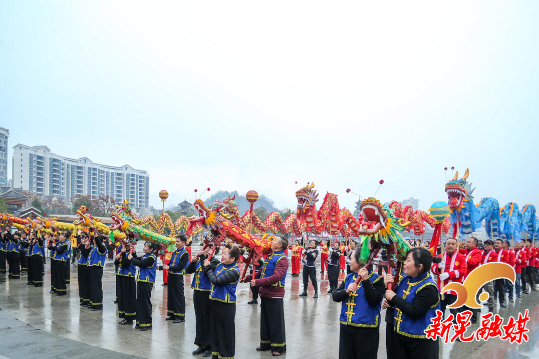 龙行新晃闹元宵