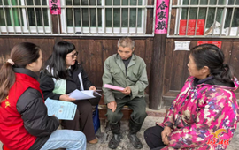 步头降苗族乡民政社工站开展“入户宣传送政策 民生保障暖人心”活动