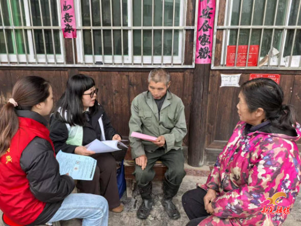 步头降苗族乡民政社工站开展“入户宣传送政策 民生保障暖人心”活动