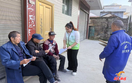 扶罗镇开展“寒冬送温暖 社工伴你行”关爱困难留守老人活动