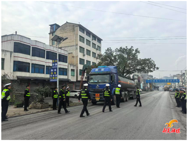 新晃沅陵联合亮剑 重拳整治超限超载 