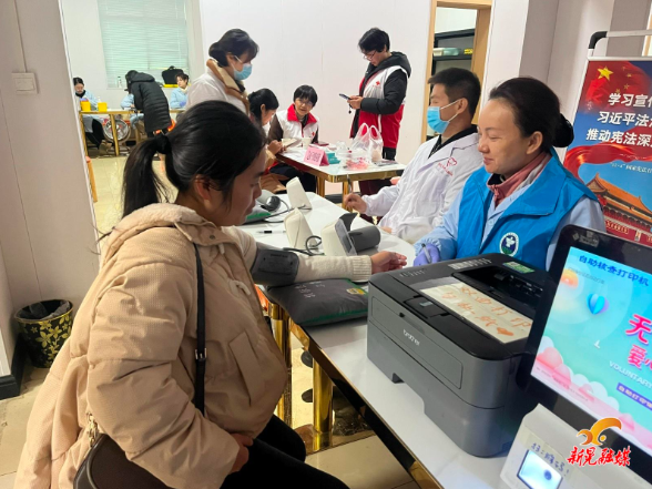 献血车变身“健康课堂” 禁毒防艾知识“流动传递”