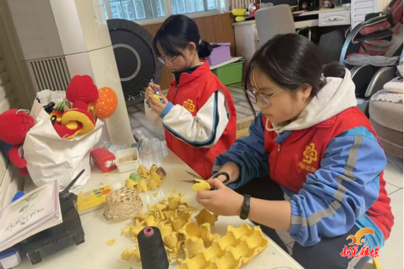 垃圾分类巧创新 变废为宝显身手