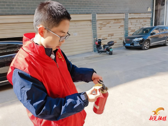 小手牵大手 共筑“防火墙”