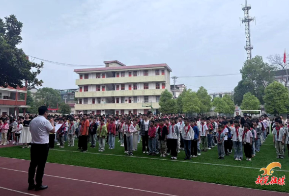 鱼市镇中心小学举行2025年校园阅读工程推广活动暨图书漂流捐赠仪式