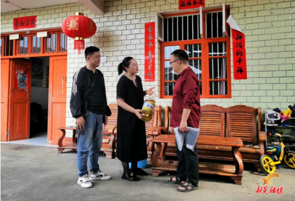 新晃残联走访慰问困难残疾人