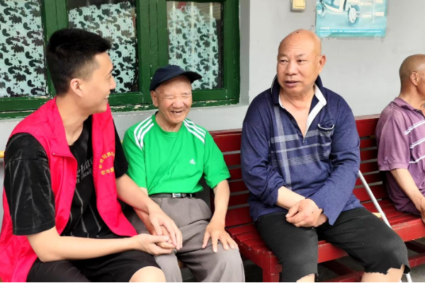 新晃养老院：“开门办院”再添新彩 留学归国志愿者架起“银龄看世界”文化桥梁