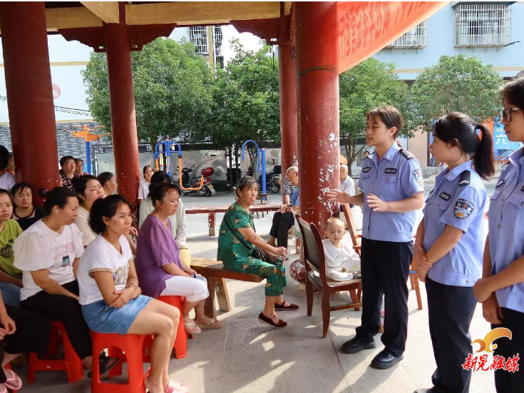 湖南警察学院寻风实践团赴中寨镇开展暑期安全知识宣传