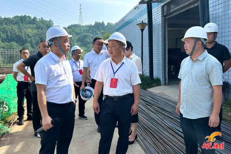省市县人大代表集中视察县产业开发区重点工作
