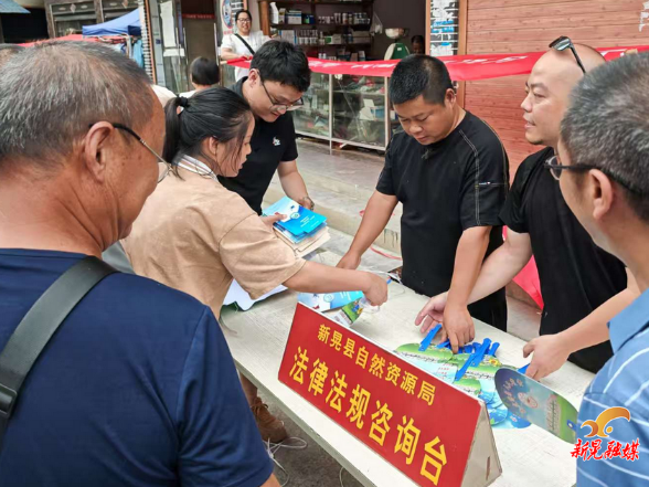 中寨镇开展第35个“全国土地日”主题宣传活动
