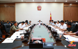 杨鹏主持召开县委常委会(扩大)会议暨县委理论学习中心组2025年第七次集体学习