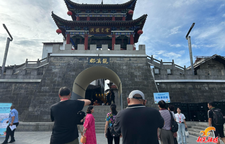 探访龙溪古镇 触摸千年古韵