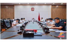 杨鹏主持召开县委常委会（扩大）会议