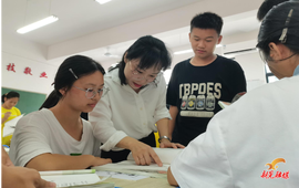 胡映红：追风赶月莫停留 努力前行追逐光