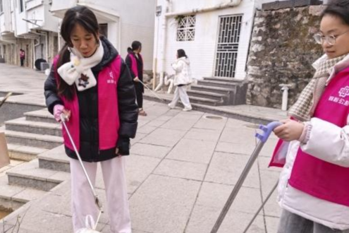 “河小青”巡护㵲水岸 返乡大学生志愿者共筑绿色屏障