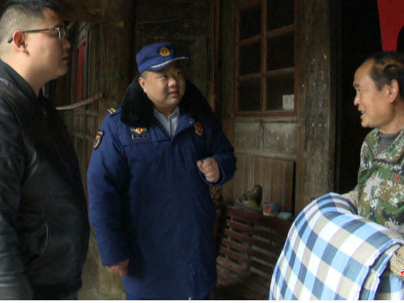 晃州镇开展节前消防安全宣传“敲门行动”