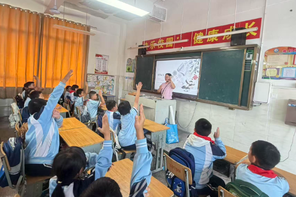 新晃思源实验学校：深耕文化育人 传承本草国粹