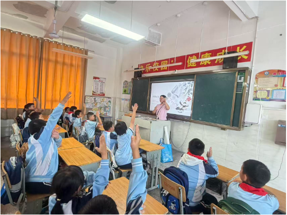 新晃思源实验学校：深耕文化育人 传承本草国粹
