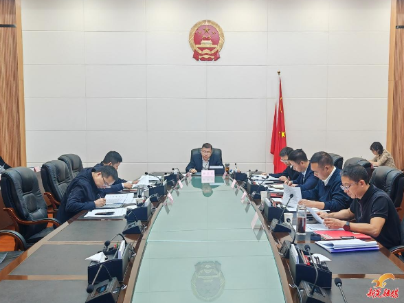 杨凯程主持召开县政府党组（扩大）会议