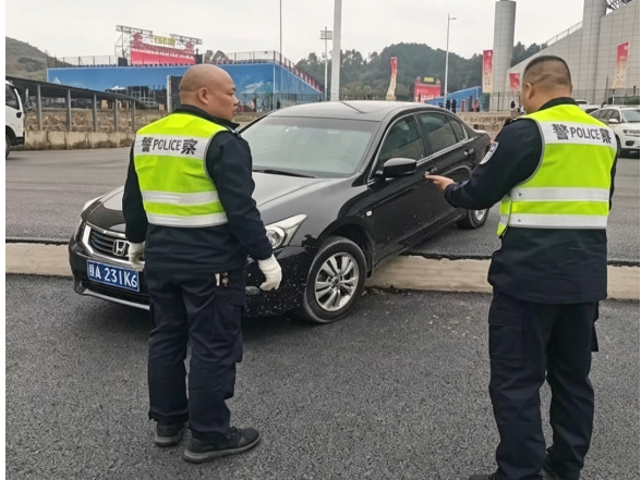 执勤遇求助 暖心相助解难题