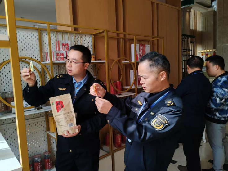 县市场监管局开展迎县庆食品安全大排查