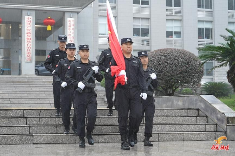 新晃侗族自治县举行庆祝中华人民共和国成立77周年升国旗仪式