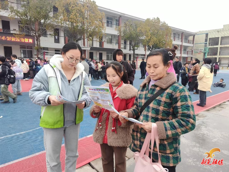 凉伞镇开展“快乐假期 安全同行”知识宣讲活动