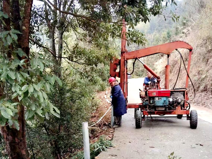 新晃公路建设养护中心快速响应 步头降苗族乡隐患路段安防设施修复完毕