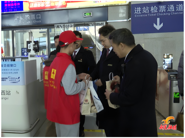 新春走基层丨我县多部门联合开展慰问高铁站民警及工作人员活动