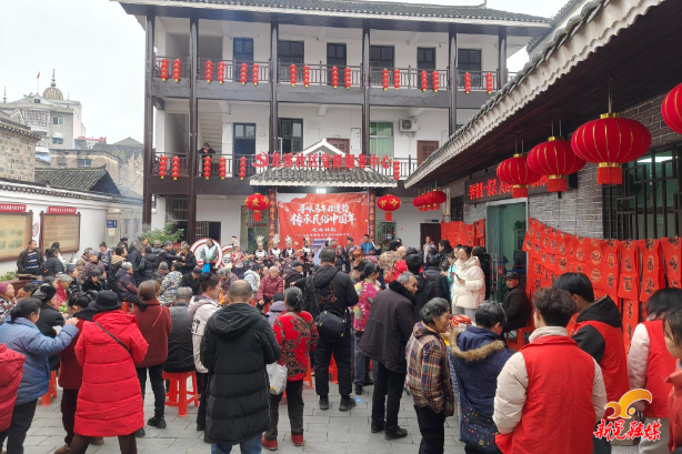 新春走基层丨侗歌篝火迎新岁 春联油茶贺团圆