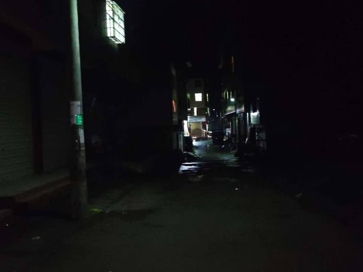 新晃市场监管局携手县委统战部为乡村安装200盏路灯