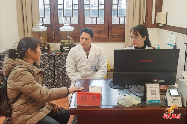 湖南中医药大学第一附属医院专家来晃开展义诊活动