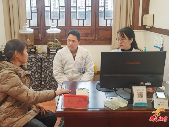湖南中医药大学第一附属医院专家来晃开展义诊活动