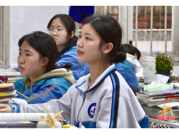 拾金不昧暖人心 雷锋精神伴我行