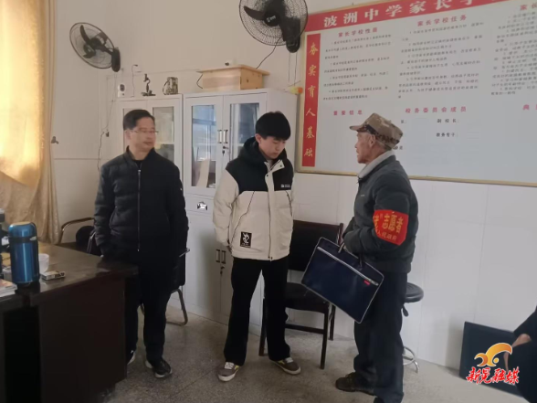 波洲镇：银发护苗暖童心 “五老”关爱进校园