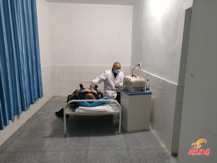 三月学雷锋 健康暖民心