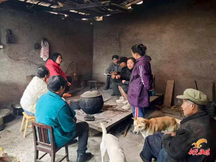 进村入寨履职责 敲门行动守平安