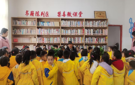 巧手传侗韵 童心学雷锋