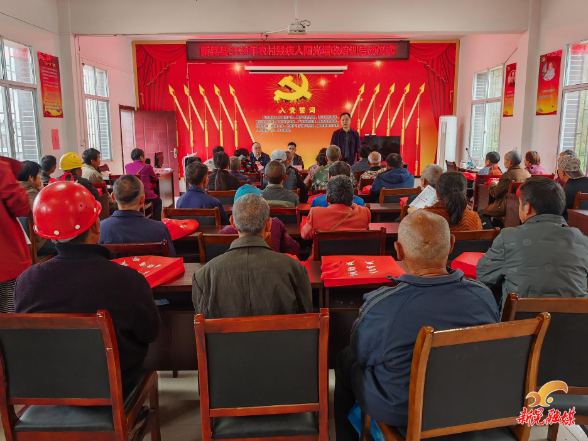 县残联为100户困难残疾人家庭发放25万元生产物资