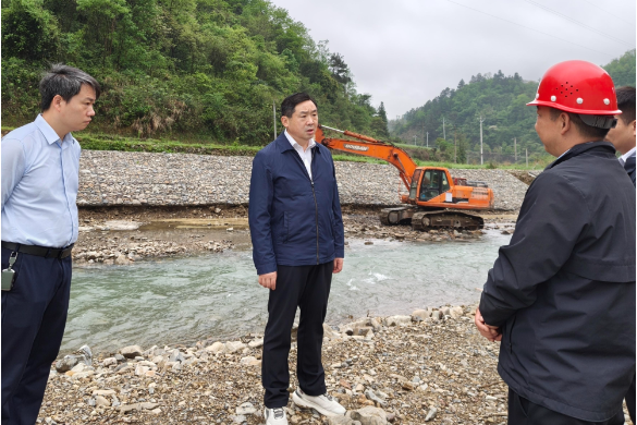 符家盛到凉伞镇、步头降苗族乡调研当前重点工作