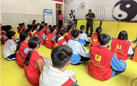 新晃开展雷锋青少年军事公益国防教育活动