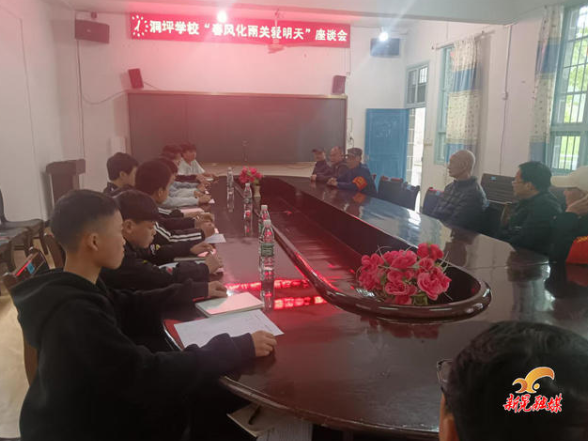 波洲镇：“五老”进校润童心 红色薪火助成长