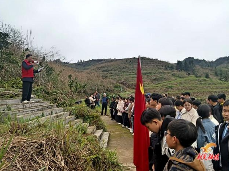 新晃各乡镇关工委联合学校开展清明祭扫活动