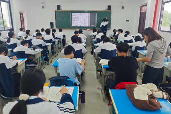 我县三校新教学楼完工 兴隆中学率先投入使用