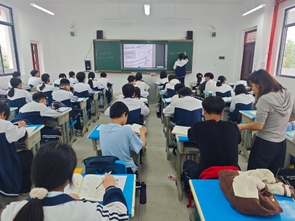我县三校新教学楼完工 兴隆中学率先投入使用