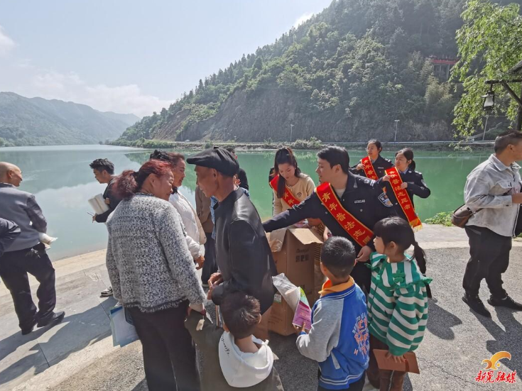 庆县庆唱村歌 赶坳普法暖民心