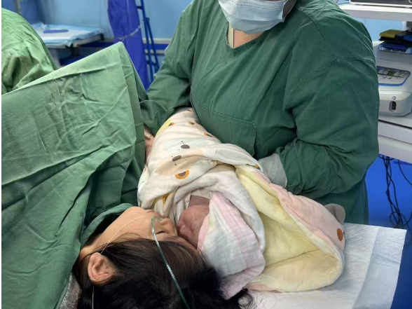 怀化分娩“零自付”新政落地：新晃妇幼保健院首位橙色风险疤痕子宫产妇“零自付”分娩