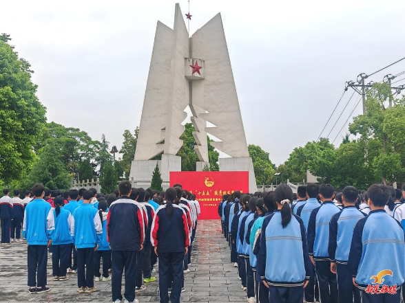 团县委举行主题团日活动暨新团员集中入团仪式