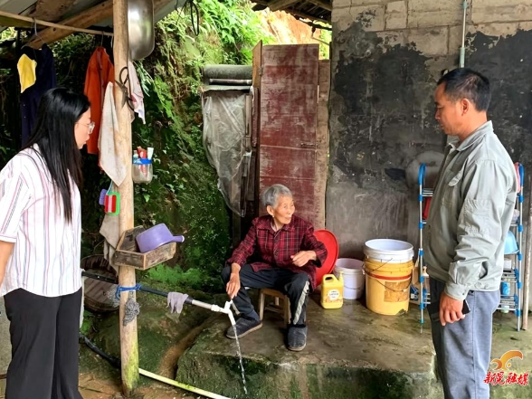 让党旗在防汛一线高高飘扬丨禾滩村：紧急转移独居老人 守住群众生命安全