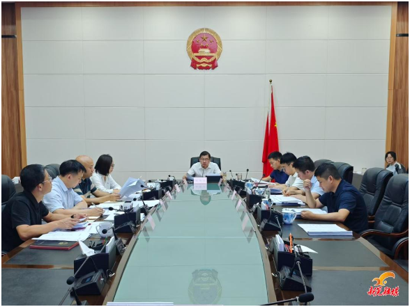 杨凯程主持县政府党组理论学习中心组2026年第六次集体学习